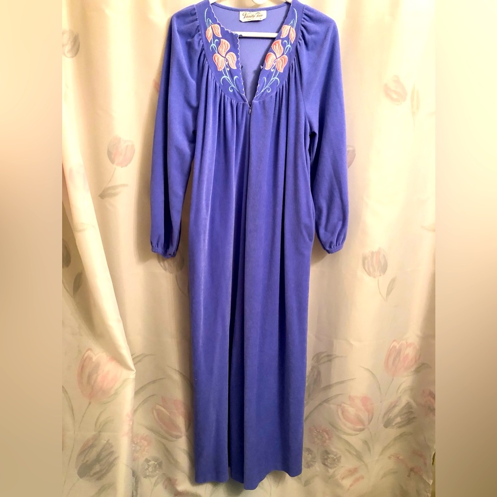 VANITY FAIR Lavender & Apricot VELOUR embroidered NIGHT DRESSING GOWN
